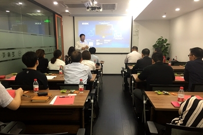 長寧區(qū)召開金融懇談會 搭建政企溝通橋梁，精準(zhǔn)提供融資咨詢服務(wù)